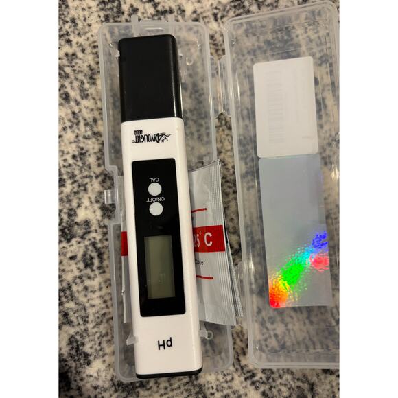 Digital PH Meter - High Accuracy Digital Water Quality Tester with 0-14 PH - Picture 2 of 3